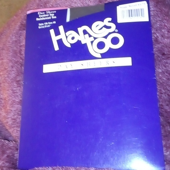 NIP - Hanes Too Pantyhose Barely Black Day Sheer - Size: AB -  STYLE-136 - Picture 1 of 5
